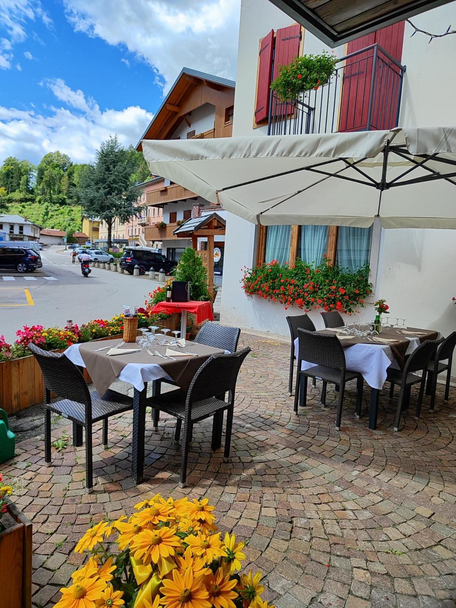 Al Sole Hotel Ristorante Dal 1870 皮耶韦迪卡多雷 外观 照片