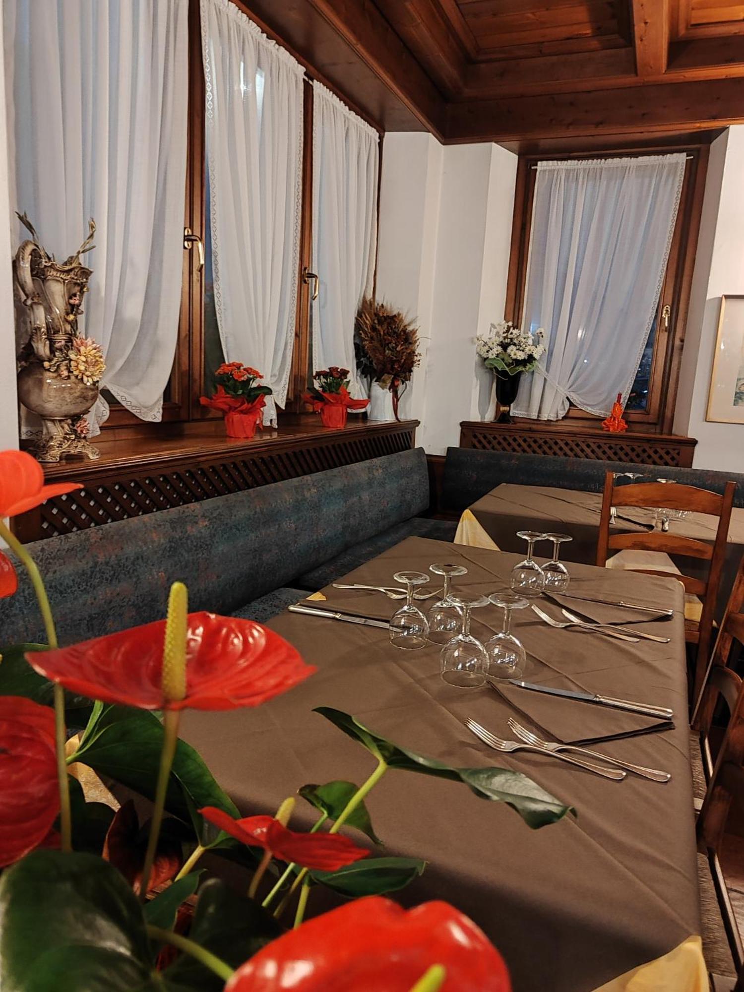 Al Sole Hotel Ristorante Dal 1870 皮耶韦迪卡多雷 外观 照片