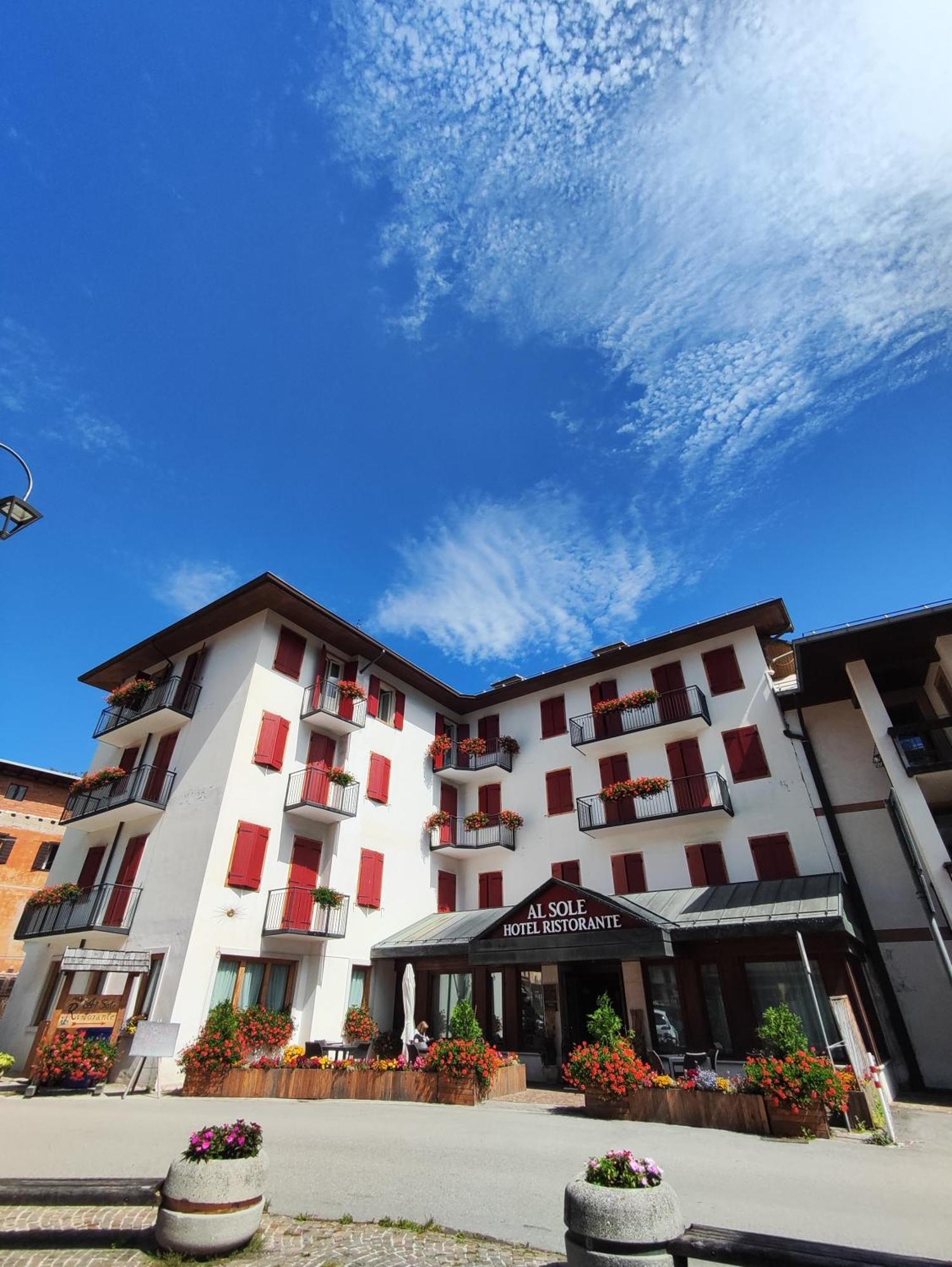 Al Sole Hotel Ristorante Dal 1870 皮耶韦迪卡多雷 外观 照片